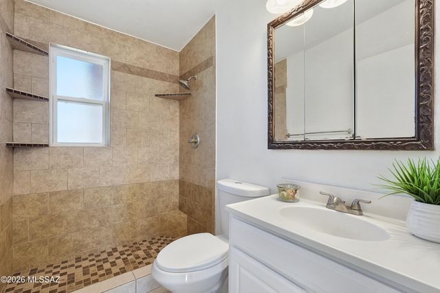 6401 E Calle Alkaid, Tucson, AZ 85710