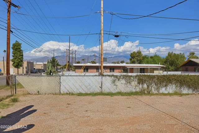6401 E Calle Alkaid, Tucson, AZ 85710
