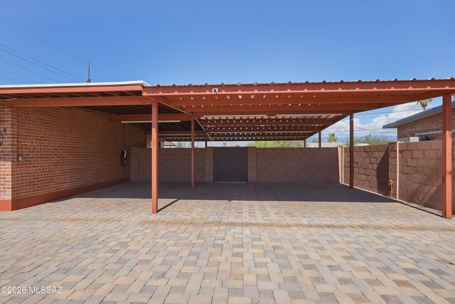 6401 E Calle Alkaid, Tucson, AZ 85710
