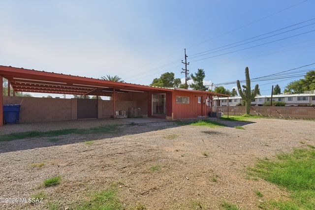 6401 E Calle Alkaid, Tucson, AZ 85710