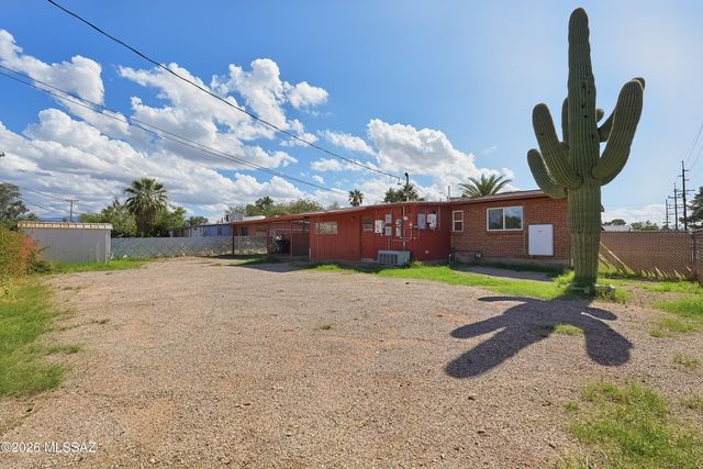 6401 E Calle Alkaid, Tucson, AZ 85710