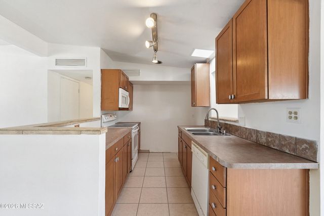 6401 E Calle Alkaid, Tucson, AZ 85710