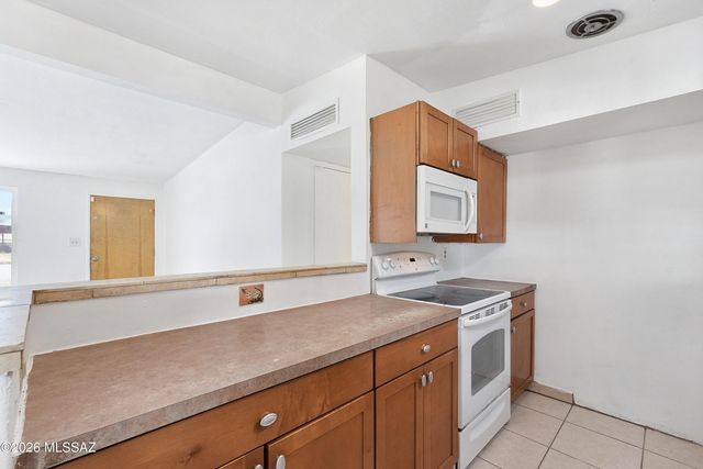 6401 E Calle Alkaid, Tucson, AZ 85710