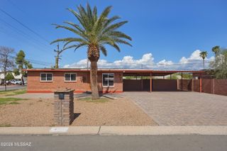 6401 E Calle Alkaid, Tucson, AZ 85710