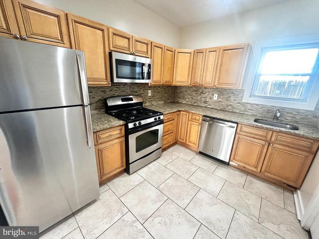 2105 W SEYBERT ST, Philadelphia, PA 19121