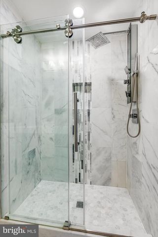 2400 S ARLINGTON RIDGE RD, Arlington, VA 22202