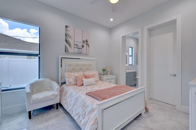 3291 SE West Snow Road, Port St Lucie, FL 34984