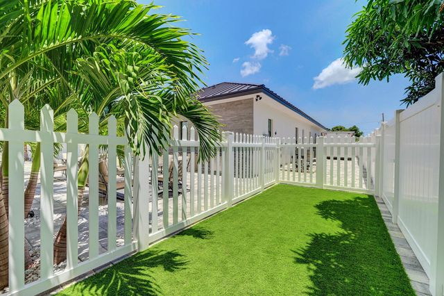 3291 SE West Snow Road, Port St Lucie, FL 34984