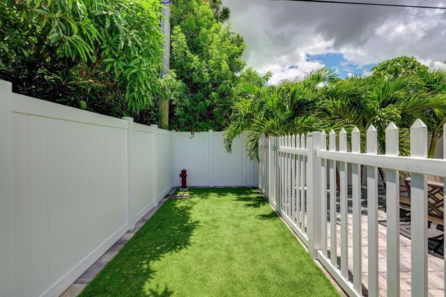 3291 SE West Snow Road, Port St Lucie, FL 34984