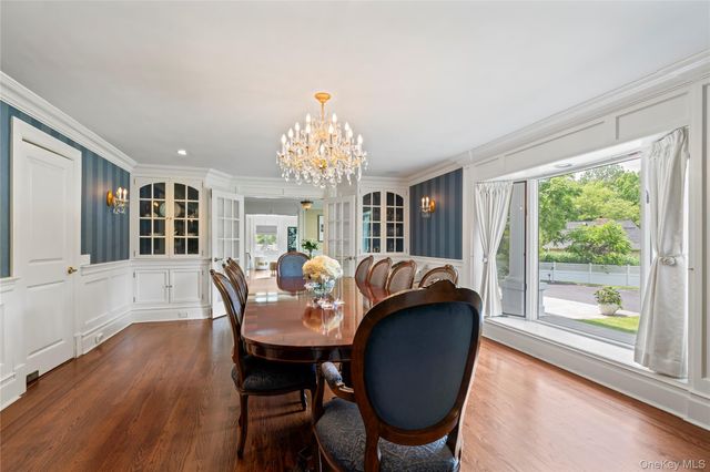 25 Montrose Court, Roslyn Harbor, NY 11576