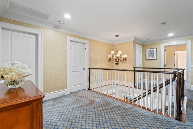 25 Montrose Court, Roslyn Harbor, NY 11576
