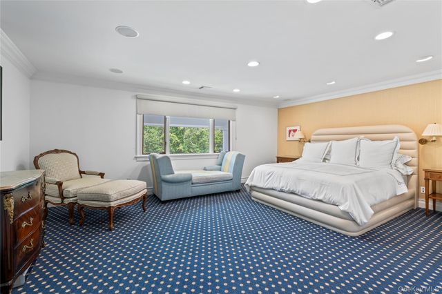 25 Montrose Court, Roslyn Harbor, NY 11576