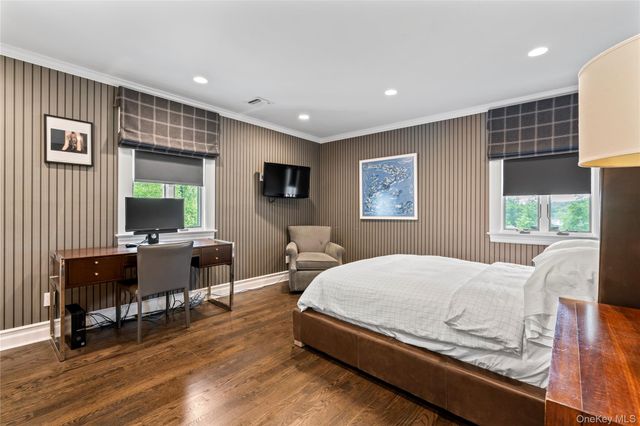 25 Montrose Court, Roslyn Harbor, NY 11576