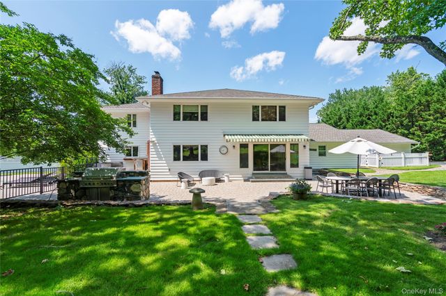 25 Montrose Court, Roslyn Harbor, NY 11576