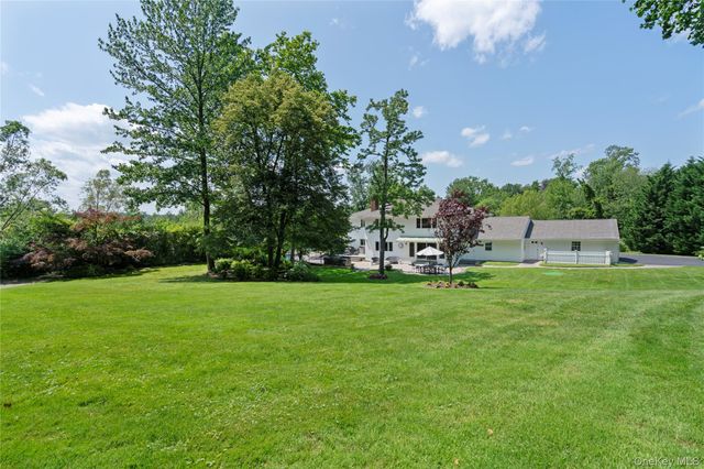 25 Montrose Court, Roslyn Harbor, NY 11576