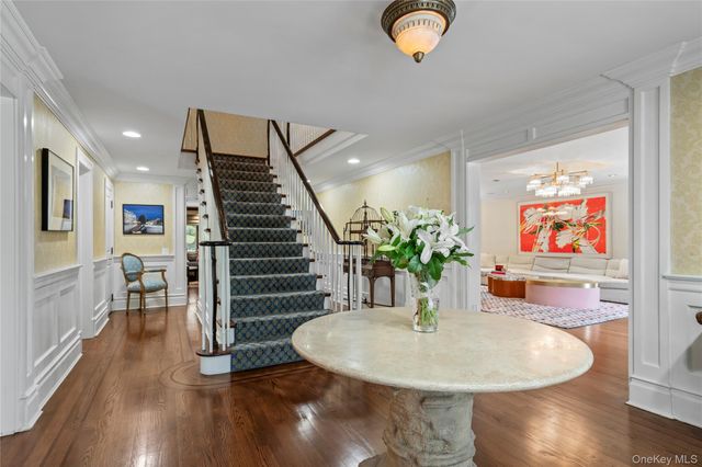 25 Montrose Court, Roslyn Harbor, NY 11576