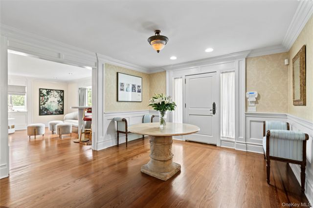 25 Montrose Court, Roslyn Harbor, NY 11576