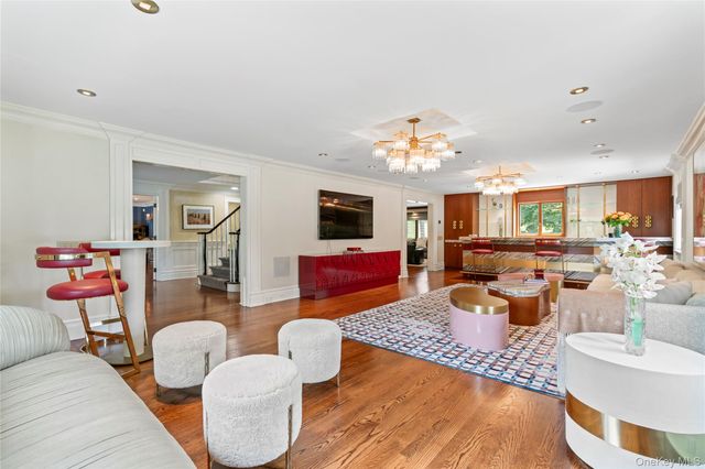 25 Montrose Court, Roslyn Harbor, NY 11576