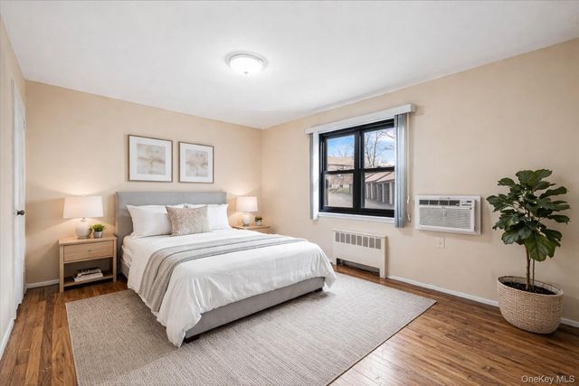 246-10 57 Drive 481, Douglaston, NY 11362