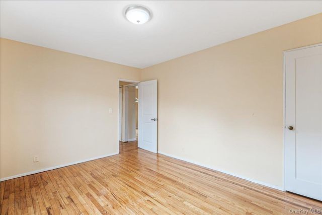 246-10 57 Drive 481, Douglaston, NY 11362