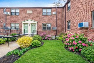 246-10 57 Drive 481, Douglaston, NY 11362