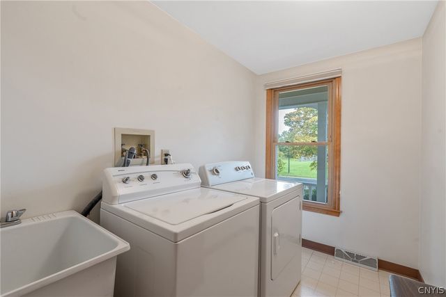 7505 Overland Drive, Clay, NY 13212