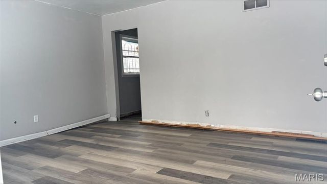 10235 Lord Drive, St Louis, MO 63136