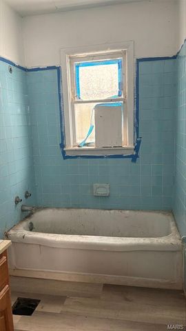 10235 Lord Drive, St Louis, MO 63136