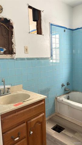 10235 Lord Drive, St Louis, MO 63136