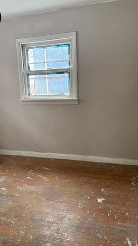 10235 Lord Drive, St Louis, MO 63136