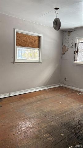 10235 Lord Drive, St Louis, MO 63136