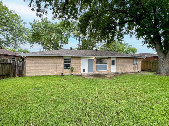 16915 Tibet Road, Friendswood, TX 77546
