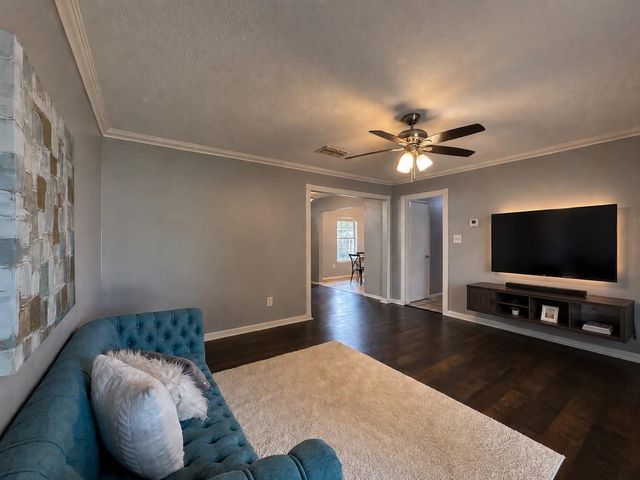 16915 Tibet Road, Friendswood, TX 77546
