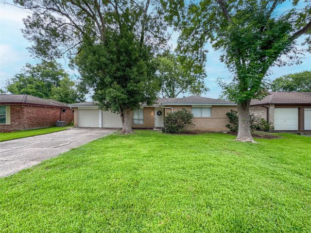16915 Tibet Road, Friendswood, TX 77546