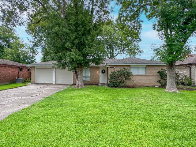 16915 Tibet Road, Friendswood, TX 77546