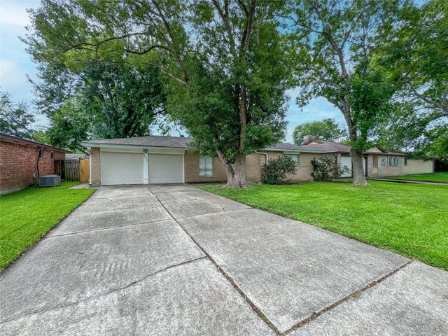 16915 Tibet Road, Friendswood, TX 77546
