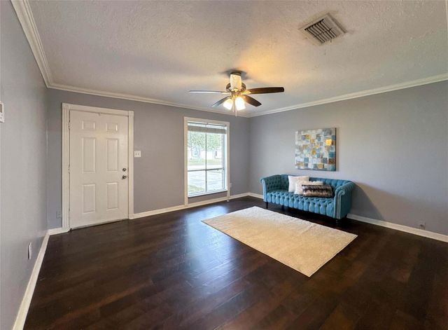 16915 Tibet Road, Friendswood, TX 77546