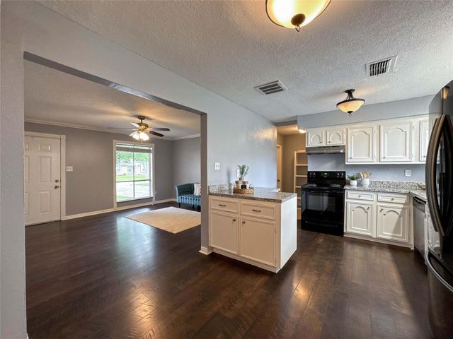 16915 Tibet Road, Friendswood, TX 77546