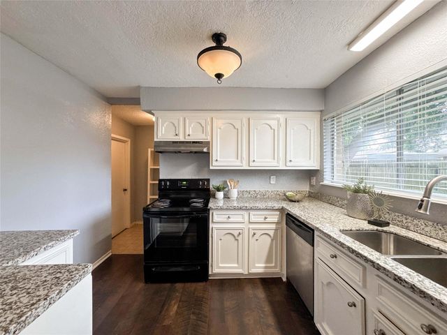 16915 Tibet Road, Friendswood, TX 77546