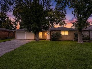 16915 Tibet Road, Friendswood, TX 77546