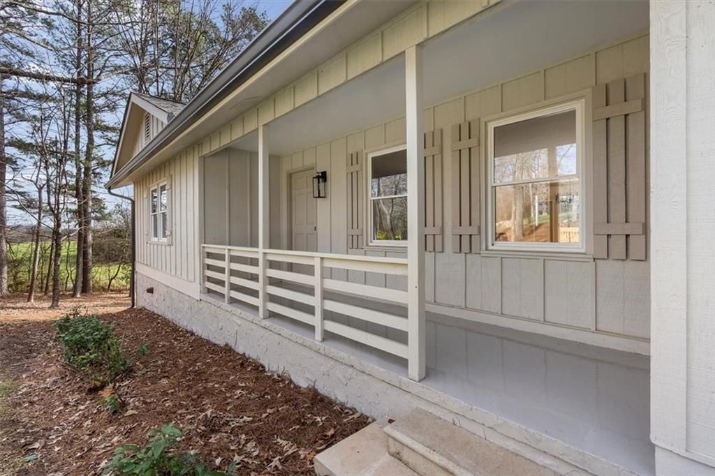 Image 4 of property listing at 49 Apache Trail SW, Cartersville, GA 30120