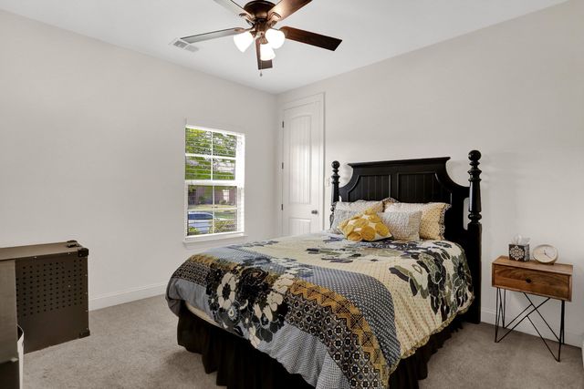 6902 BISHOPS KNOLL CV, Bartlett, TN 38135