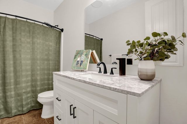 6902 BISHOPS KNOLL CV, Bartlett, TN 38135