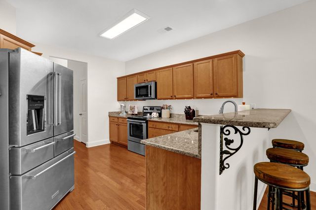 6902 BISHOPS KNOLL CV, Bartlett, TN 38135