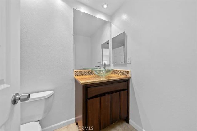 27 Almeria, Irvine, CA 92614