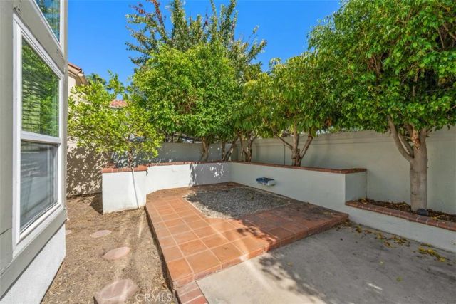 27 Almeria, Irvine, CA 92614