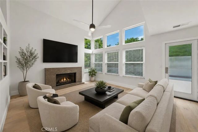 27 Almeria, Irvine, CA 92614