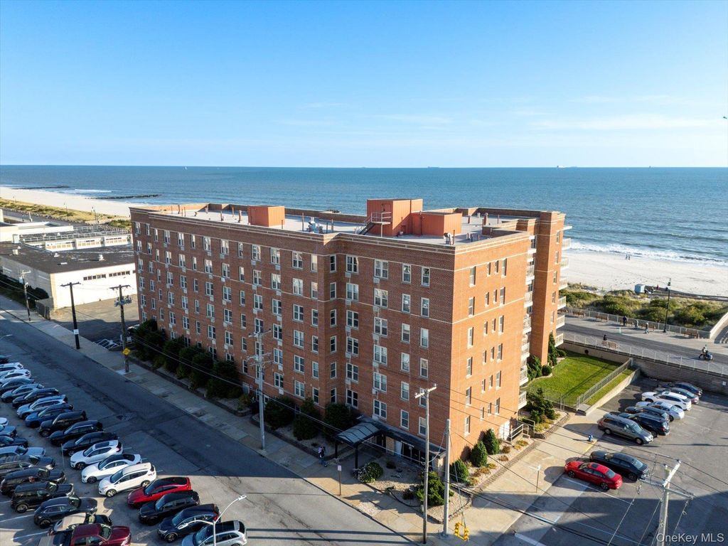 560 Broadway W 4R, Long Beach, NY 11561