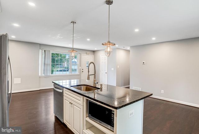 14712 BRADDOCK RD, Centreville, VA 20120