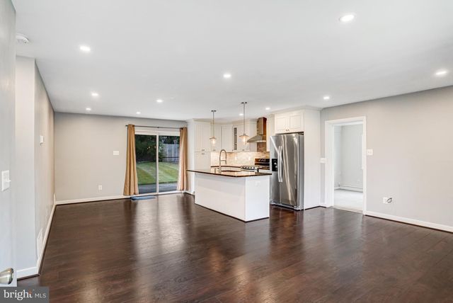 14712 BRADDOCK RD, Centreville, VA 20120